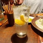 生搾りレモンサワー(博多やさい巻き串屋ねじけもん自由が丘別邸)