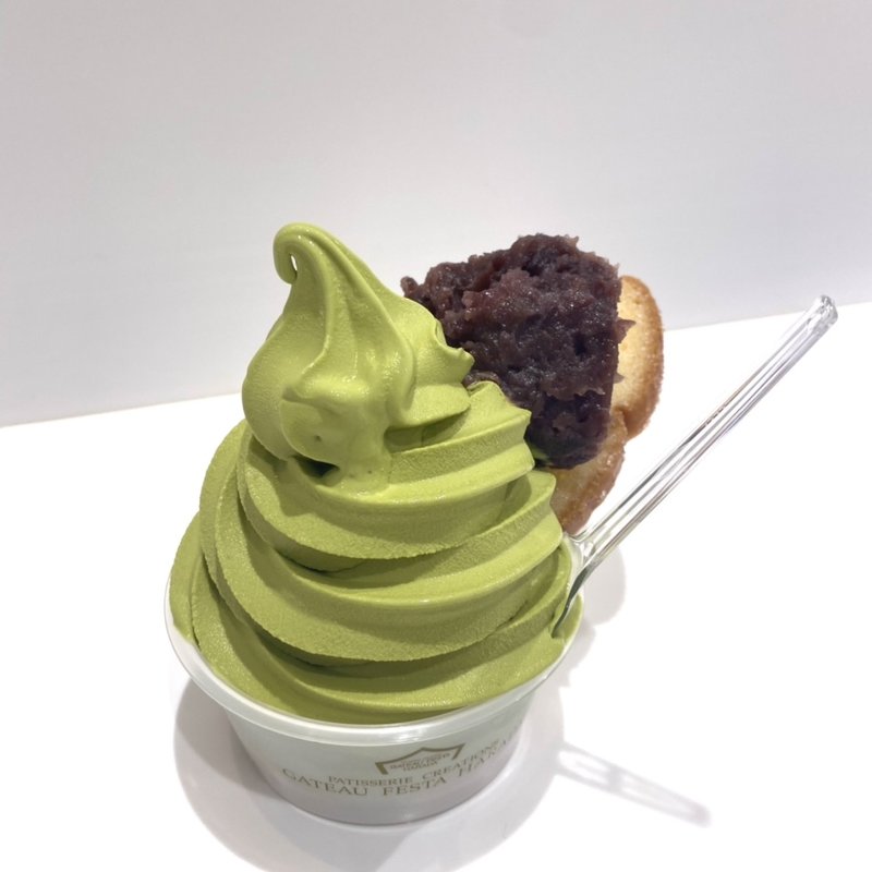 ソフトクリーム・デ・ロワ　抹茶　あんこのせ(ガトーフェスタハラダ　東京グランスタ店)