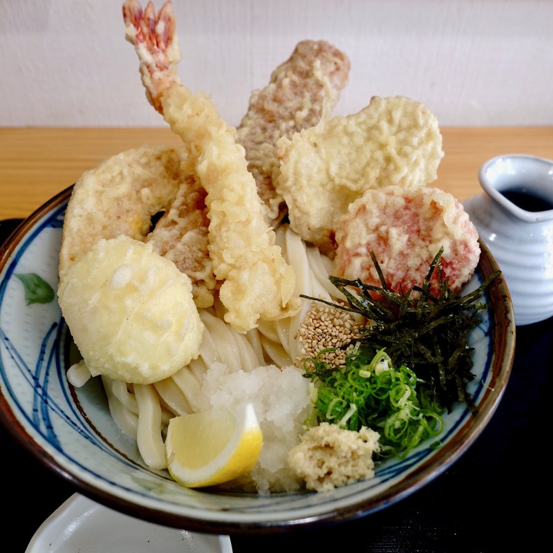 もりもり天ぷらぶっかけうどん(手打ちうどん　まる泉)
