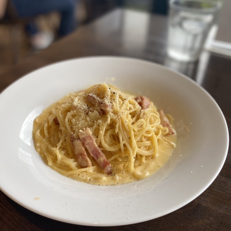 厚切りベーコンの濃厚カルボナーラ(ビバナポリ)