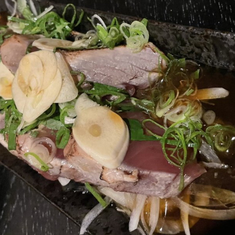 鰹タタキ(居酒屋　上半 （【旧店名】居酒屋佰味）)