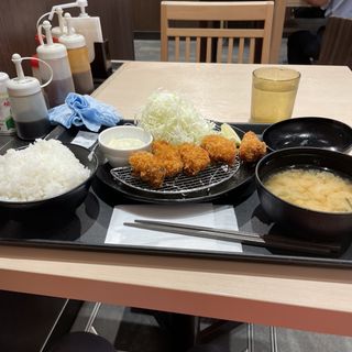 カキフライ定食(松の屋元町店)