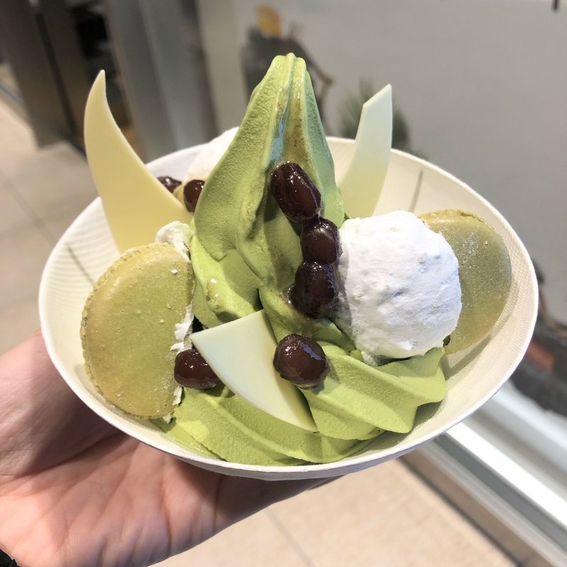 抹茶ソフトクリーム (Made in ピエール・エルメ)