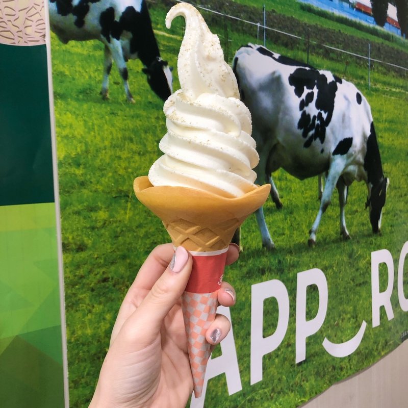 北海道ミルクソフトクリーム こんぶしおトッピング(北海道どさんこプラザ 有楽町店)