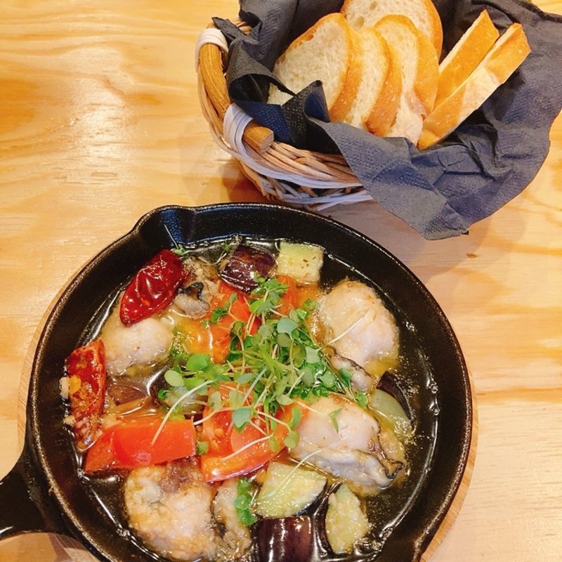 牡蠣のアヒージョ(瀬戸内バルfuus)