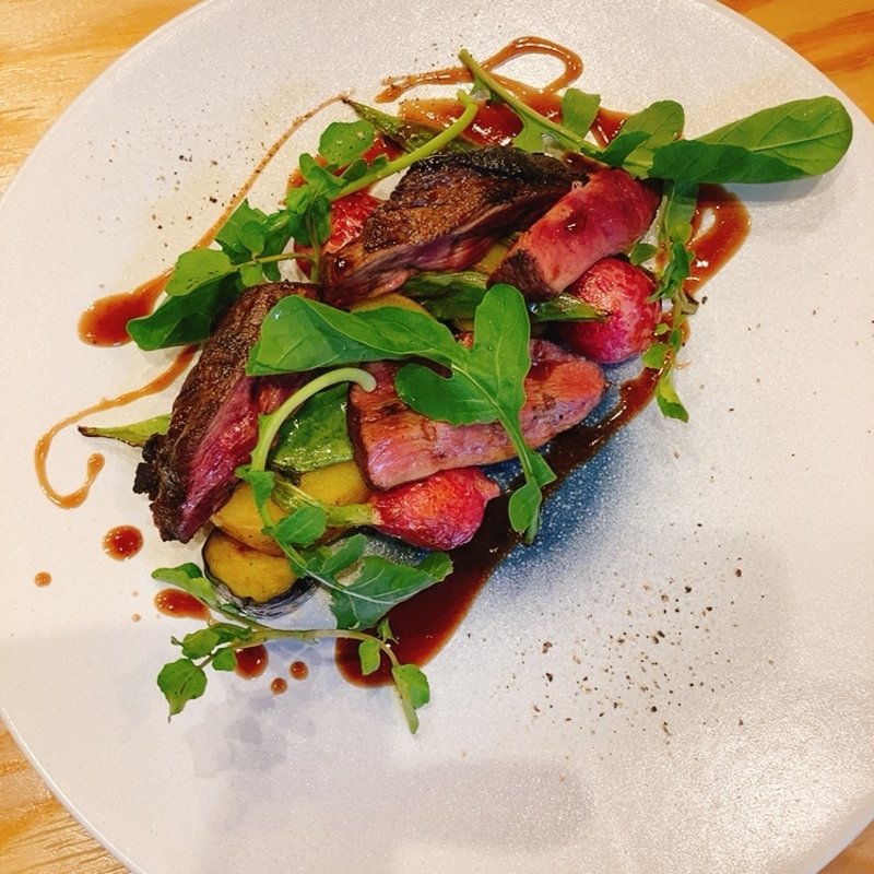 日本鹿の炭火焼きカシスソース(瀬戸内バルfuus)