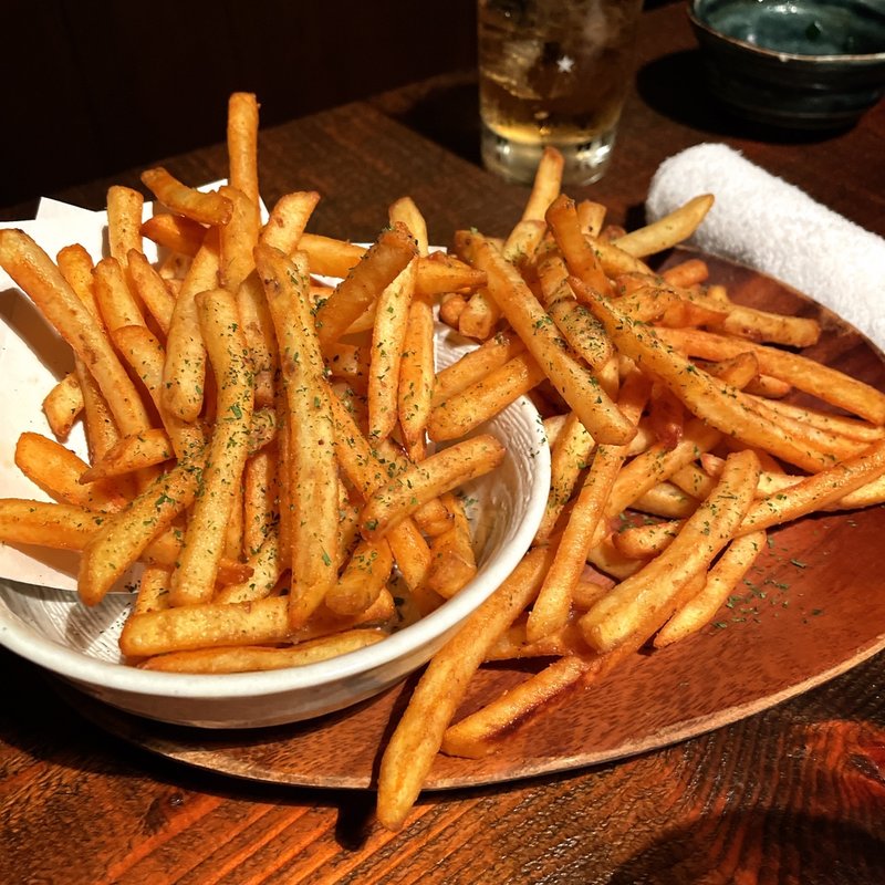 フライドアンチョビポテト(博多やさい巻き串屋ねじけもん自由が丘別邸)