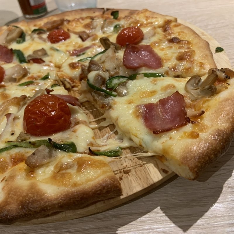 サルーテオリジナルミックスピザ(肉バル サルーテ)