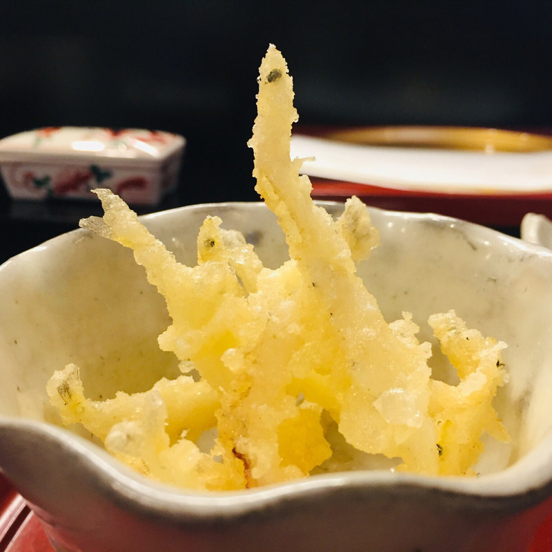 白魚の天麩羅(天麩羅からり)