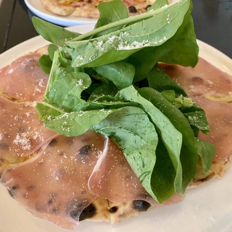 生ハムとルッコラ(白山ピザ)