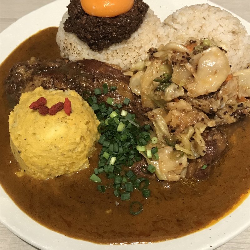 辛口、豚、中華アチャール、ポテトサラダ、大盛(吉田カレー  )