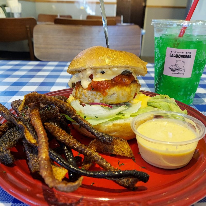 鮭皮チップス(サーモンバーガー専門店 SALMONBEAR)