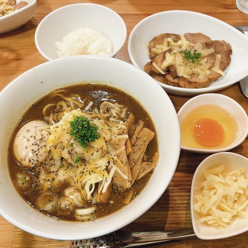 胡椒香るスパイシーカレーブラックそば白飯set(ユナイテッド ヌードル アメノオト)