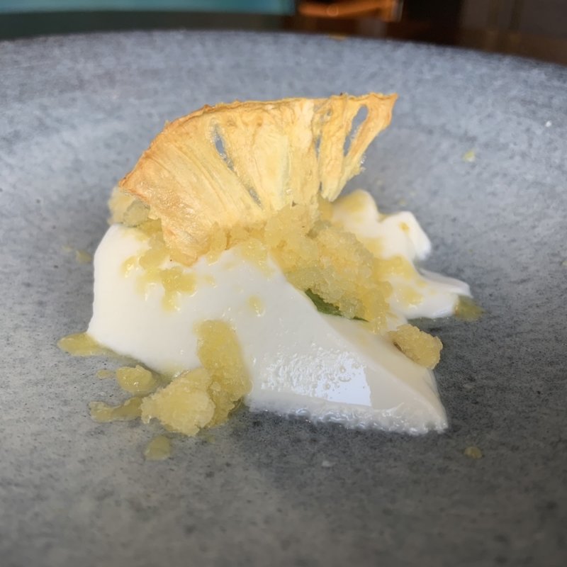 生姜のブランマンジュ　パイナップルのグラニテ(SPICE LAB TOKYO)