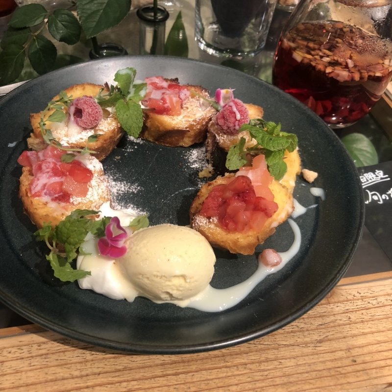フラワーフレンチトースト(青山フラワーマーケットティーハウス赤坂Bizタワー店)