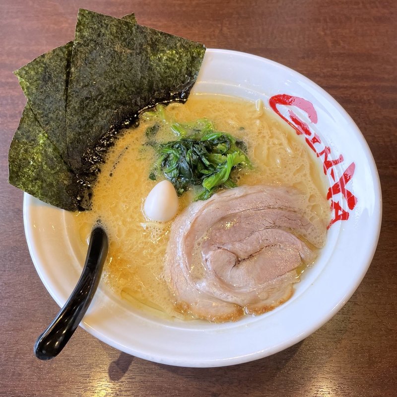 豚骨醤油ラーメン(横浜家系ラーメン 吟家 富里店)