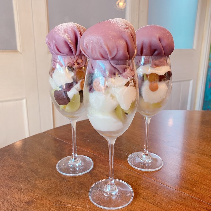 ぶどうのクレープ包みパフェ(ルーカフェ)