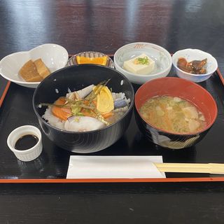 海鮮丼ランチ(居酒屋 北海)