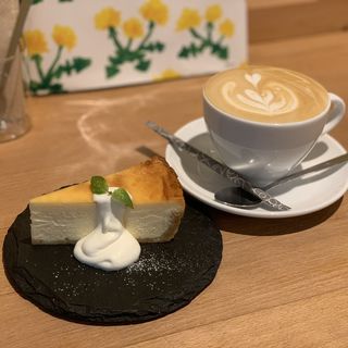 チーズケーキ(カフェ&ファクトリー パルケ)