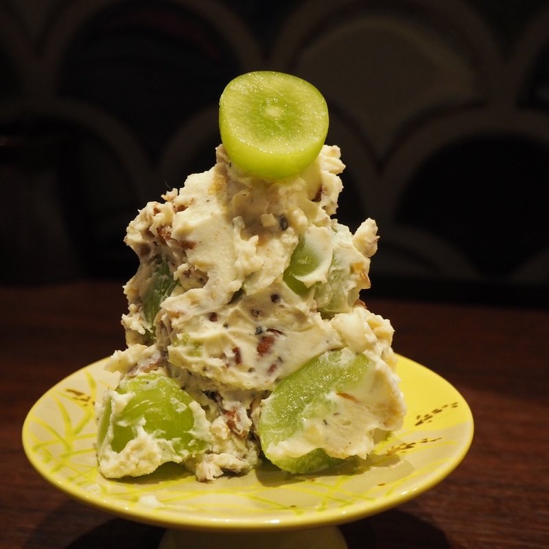 シャインマスカットとマスカルポーネチーズ(博多おでんと自然薯　よかよか堂)