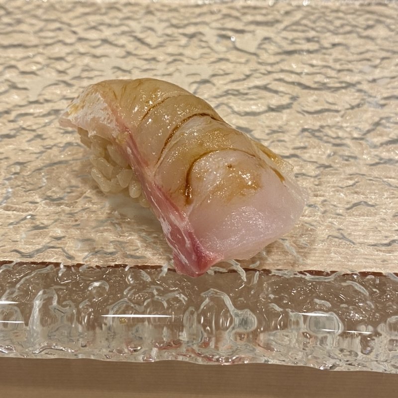 お任せ握り盛り合わせ10貫（上）(鮨 みや藤 天満店)