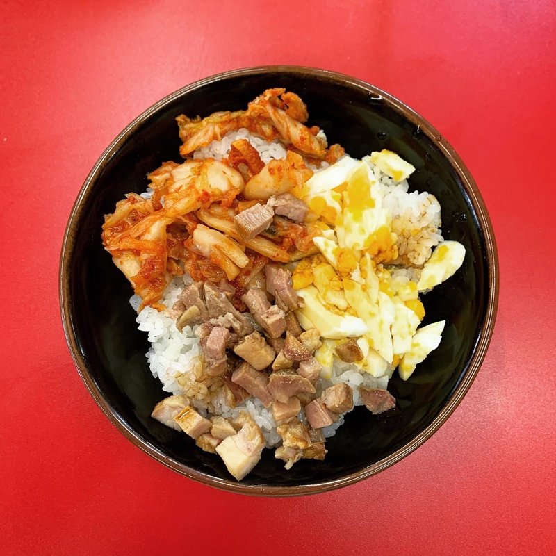 三色丼(王道家直系IEKEI TOKYO)