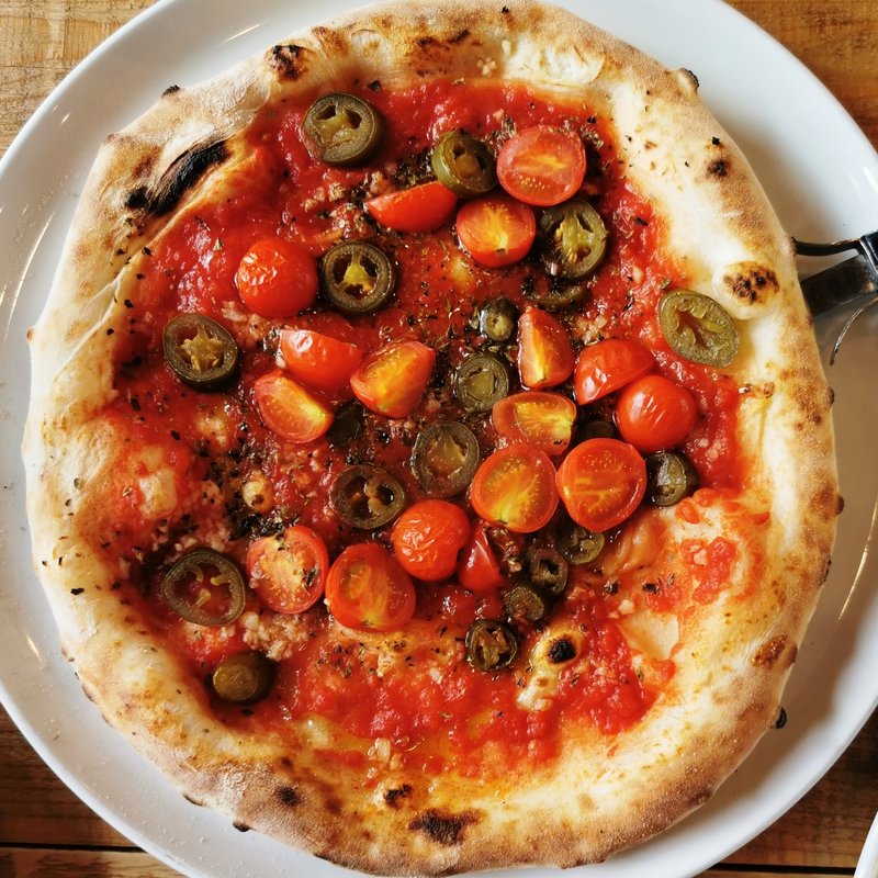 マリナーラ＋ハラペーニョ・トマト(石窯パン工房 オソロク倶楽部)