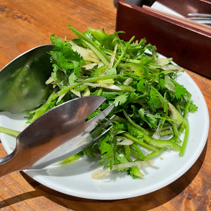 パクチーサラダ　ハーフ(クラフトビアマーケット 神保町店 （CRAFT BEER MARKET）)