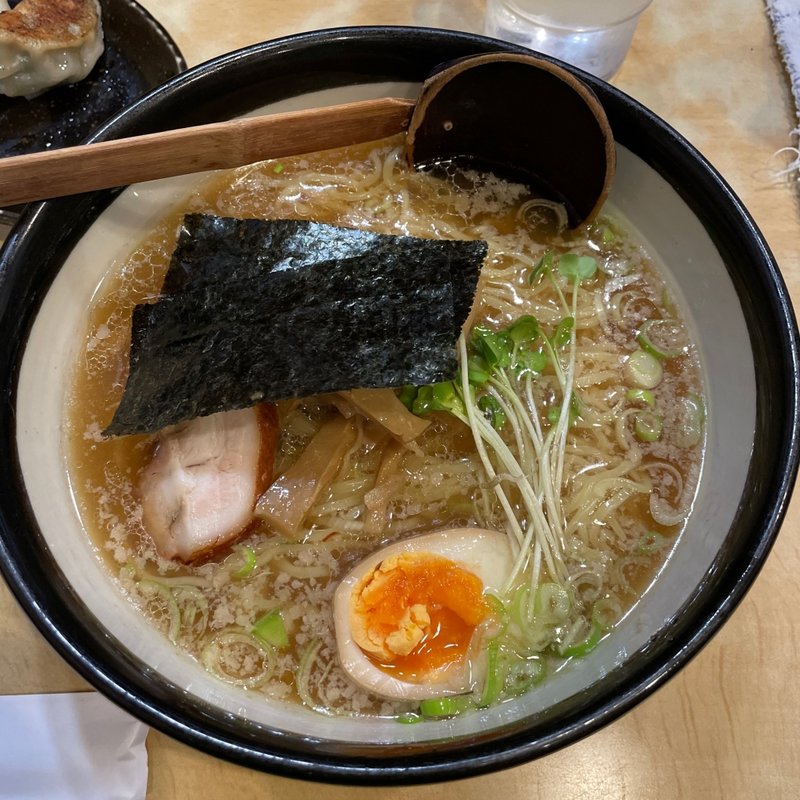 しょうゆラーメン(らーめん 童童(とんとん))