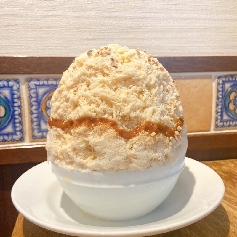 ローストアーモンドと生キャラメル ダークチェリーとカスタードを入れて(セバスチャン)