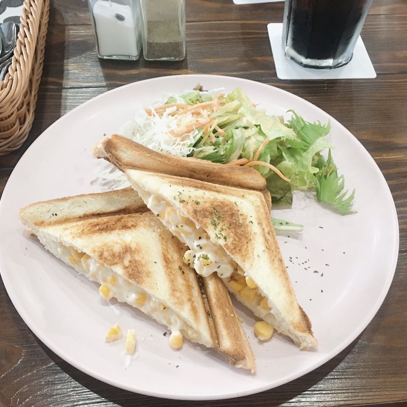 コーンマヨホットサンド(絹珈琲)