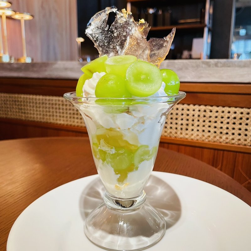 シャインマスカットパフェ(ベルコモ)