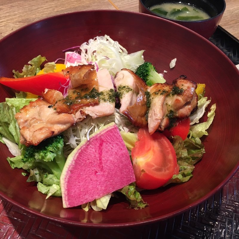 バジルチキンの彩りサラダボール(大戸屋ごはん処 宝塚安倉店)