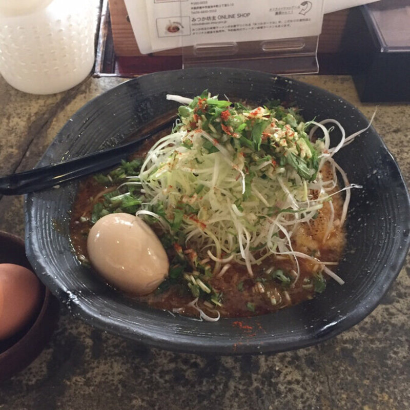 エビ味噌咖喱らーめん（チーたまらーめん）(みつか坊主)