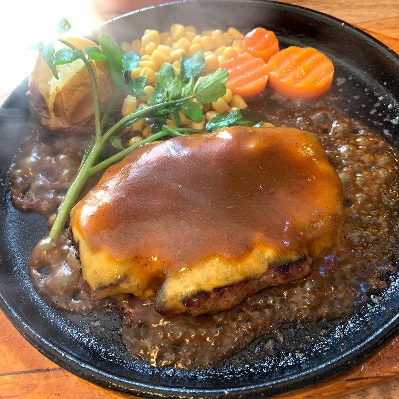 ウィズチーズハンバーグ 150g (1トッピング付き）(バズグリルハンバーグ＆ビア)