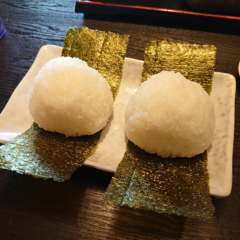 白おにぎり(1ヶ)(釜揚うどん あおやま)