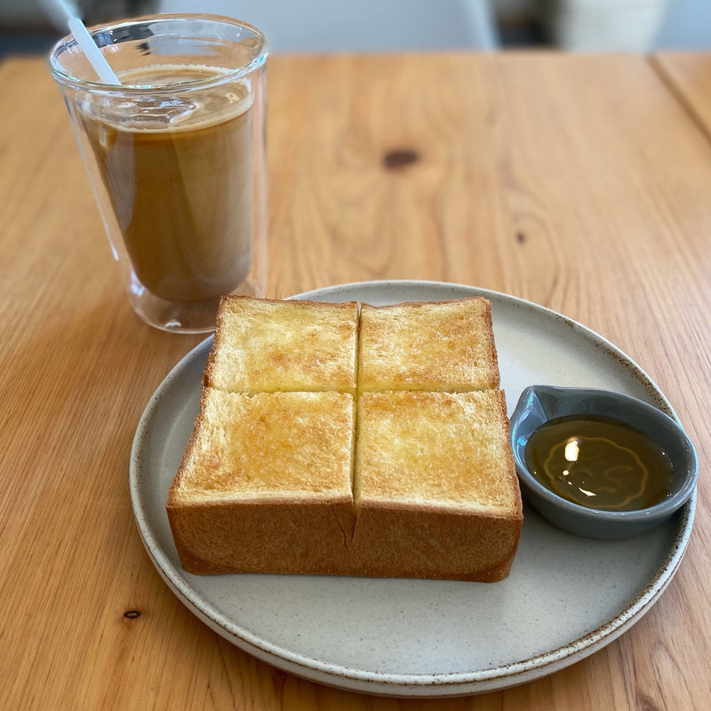 国産小麦の厚切りバタートースト(EPICE CAFE )