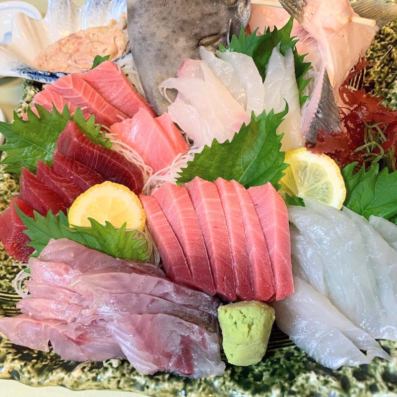 マグロと地魚の盛合わせ大トロ入り(まるいち食堂)