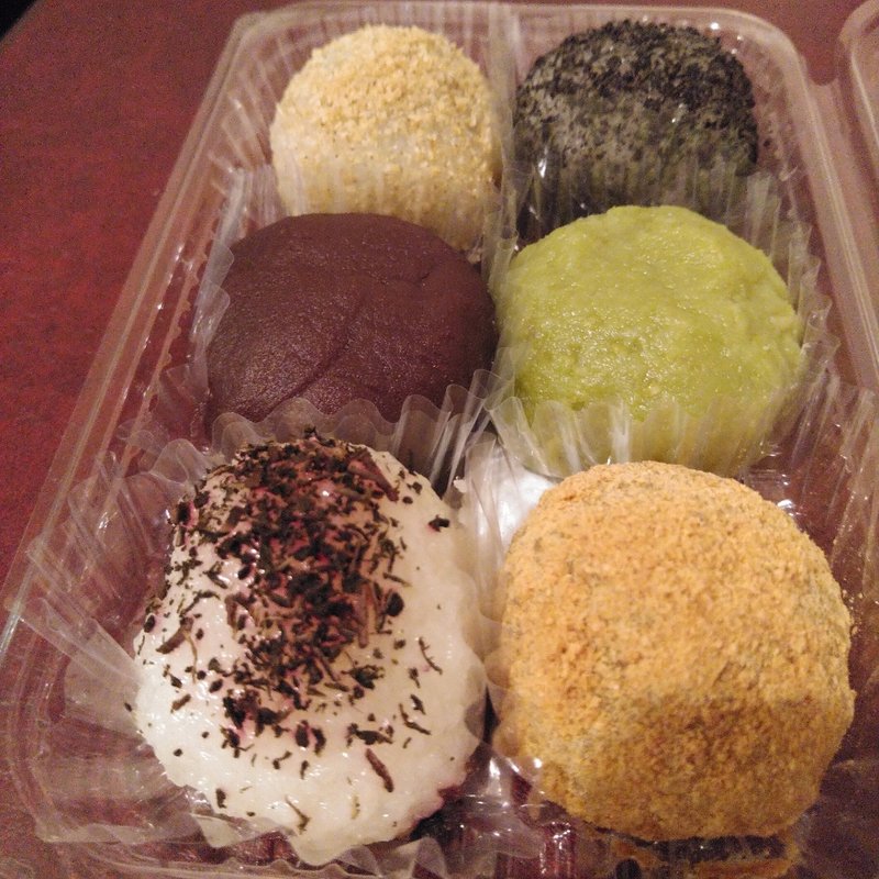 六色おはぎ(和菓子・洋菓子のぬか茂菓子店&ル・ベール)