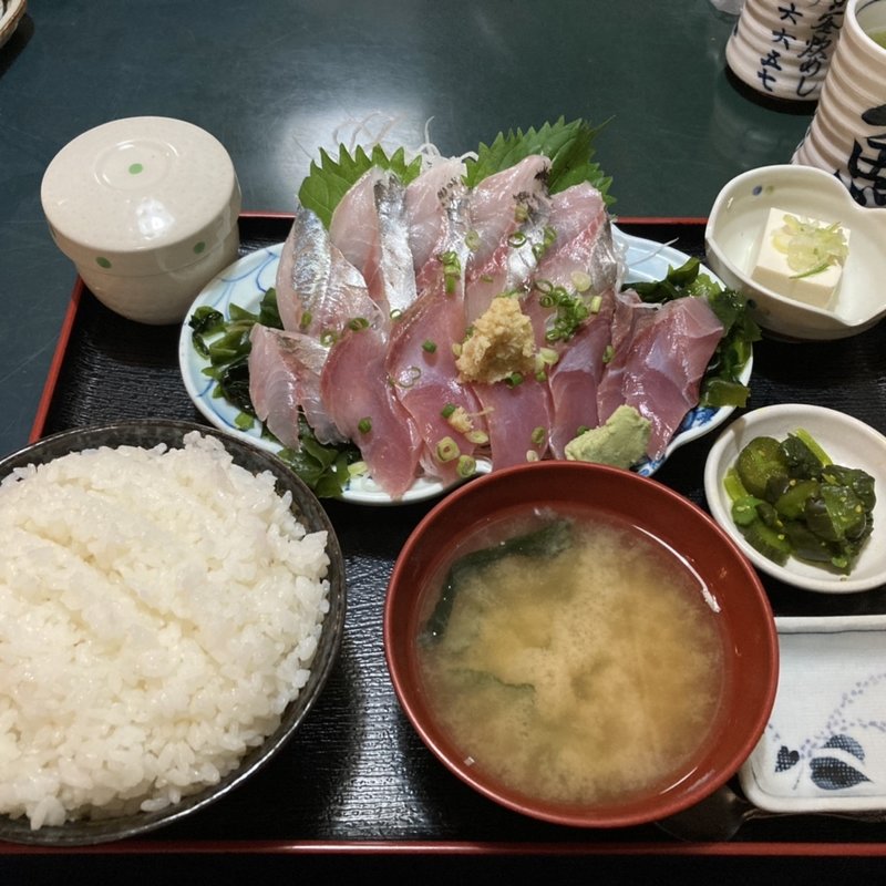 ぶりと真あじ刺身定食(魚まさ)