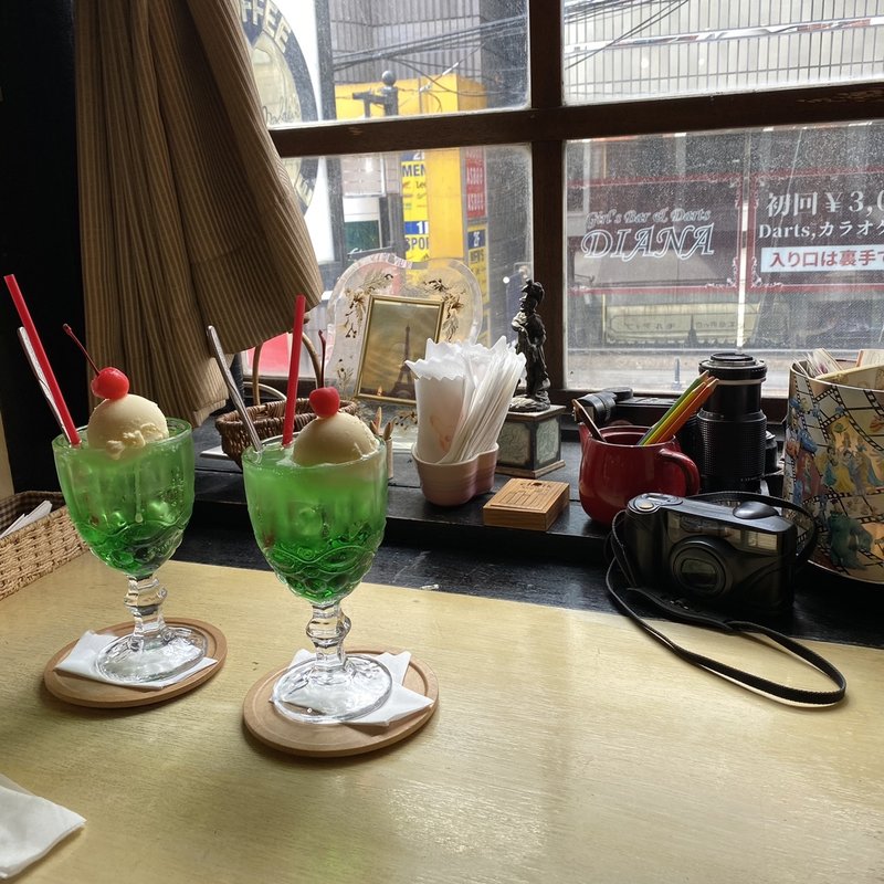 クリームソーダ(ブリキボタン)