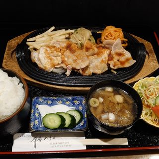 鉄板生姜焼き定食＋大盛り(ジョイノザワ )