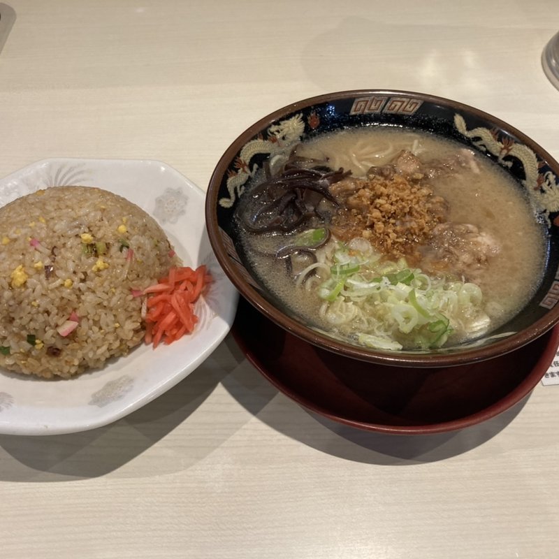 豚トロラーメン＋チャーハン(鹿児島ラーメン豚とろ 天文館本店 （とんとろ）)
