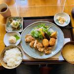 地鶏のカリカリと豆腐コロッケランチ