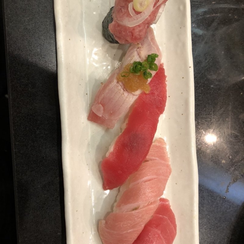 マグロ5種盛り(まぐろ問屋 三浦三崎港 上野店)