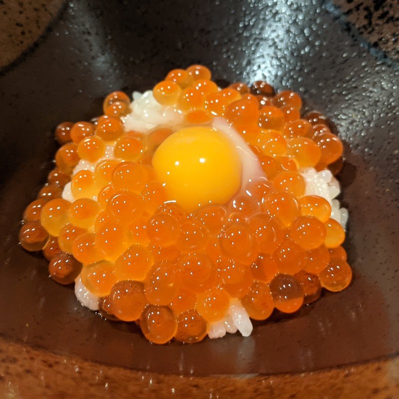 生イクラと低温うずら玉子(鮨 波づき)