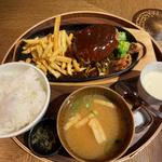 デミグラスハンバーグ定食(炙り肉寿司 梅田 コマツバラファーム)