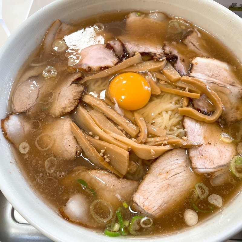 チャーシューメン、生卵(永福町大勝軒)