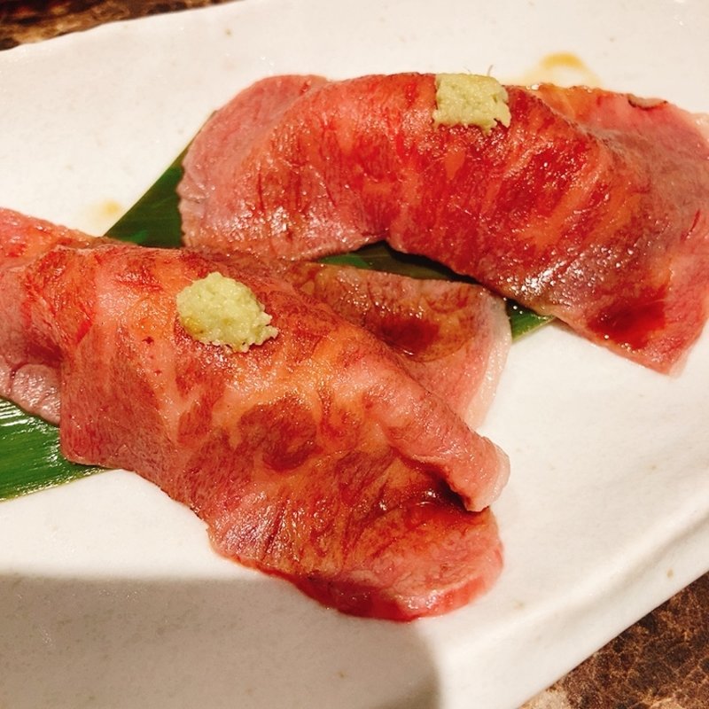 炙り肉寿司（2貫）(白李 燦 本通店 （ハクリ サン）)