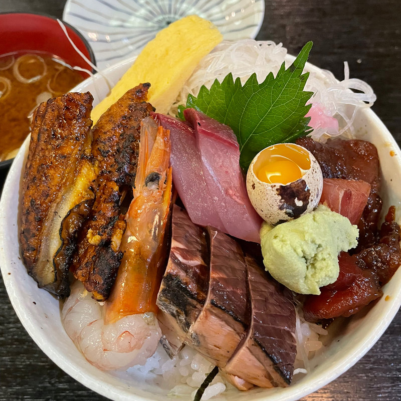 ランチ特選5色丼(仙石すし 本店 （せんごくすし）)